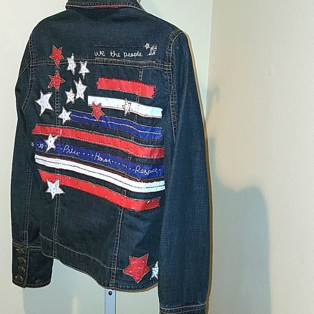 CHICO’S VINTAGE DENIM JACKET WITH THE AMERICAN FLAG ON THE BACK - Picture 7 of 14
